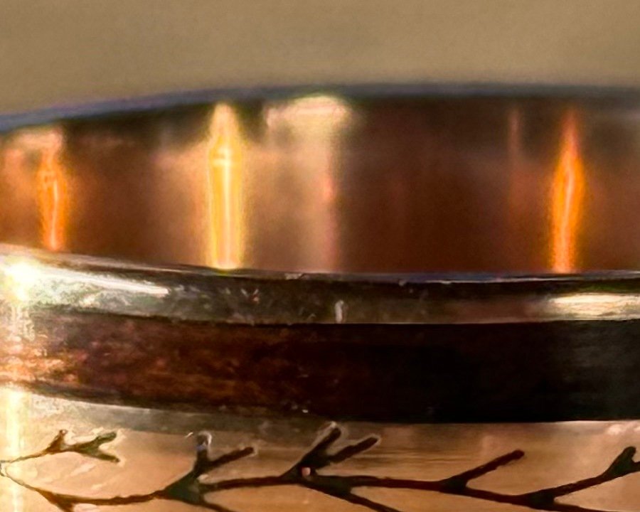 Close detail of the polished 14 karat gold rim of the band.